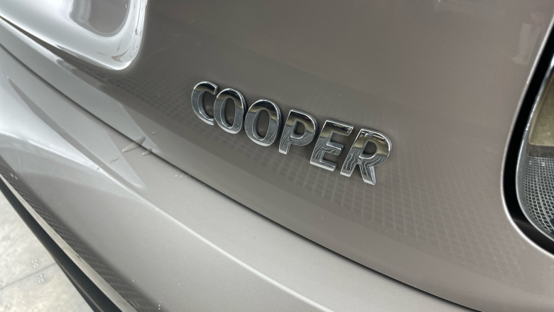 MINI Hatchback 1.5 Cooper Classic 3dr Auto Petrol Hatchback